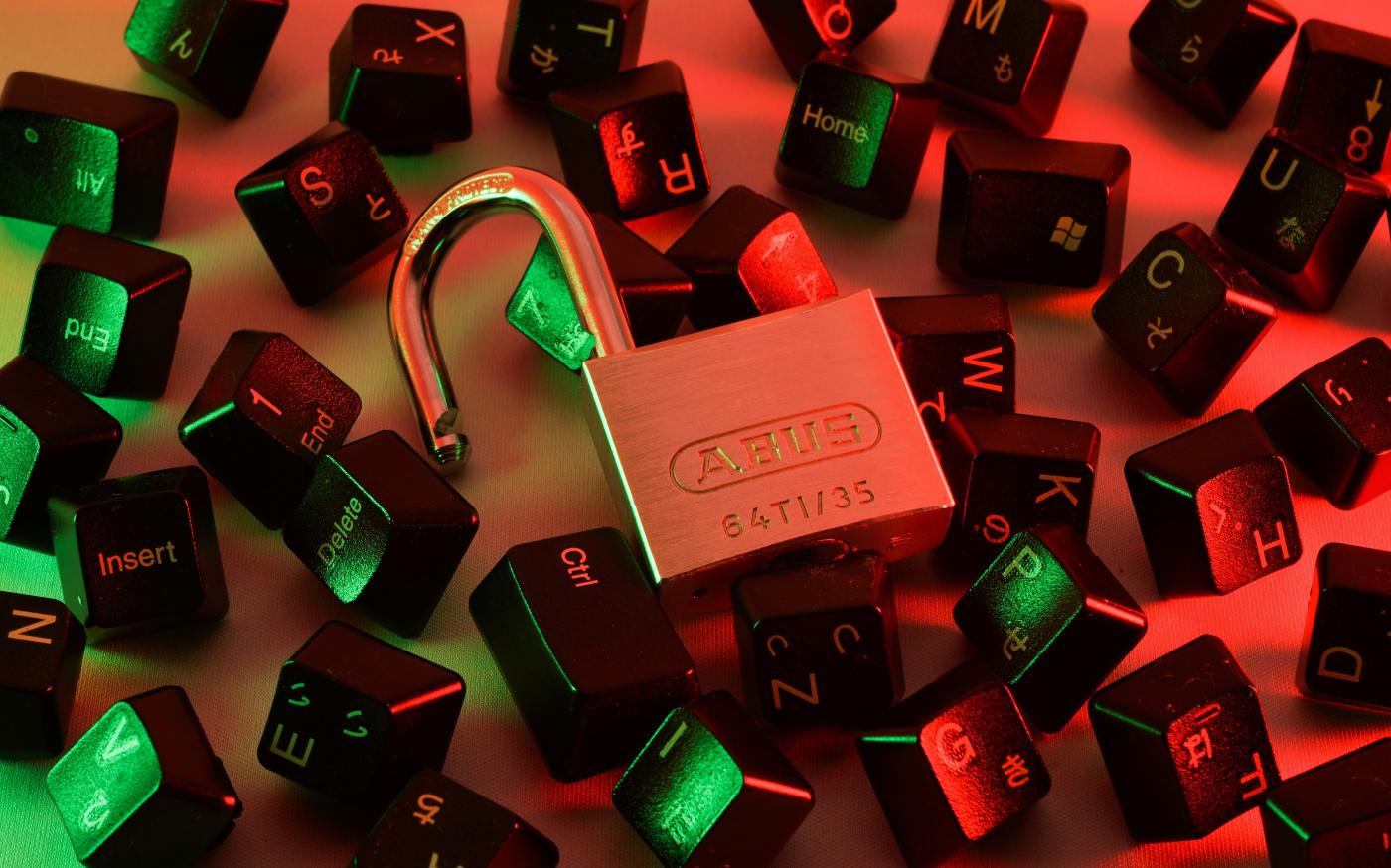 red and black love lock by FlyD courtesy of Unsplash.
